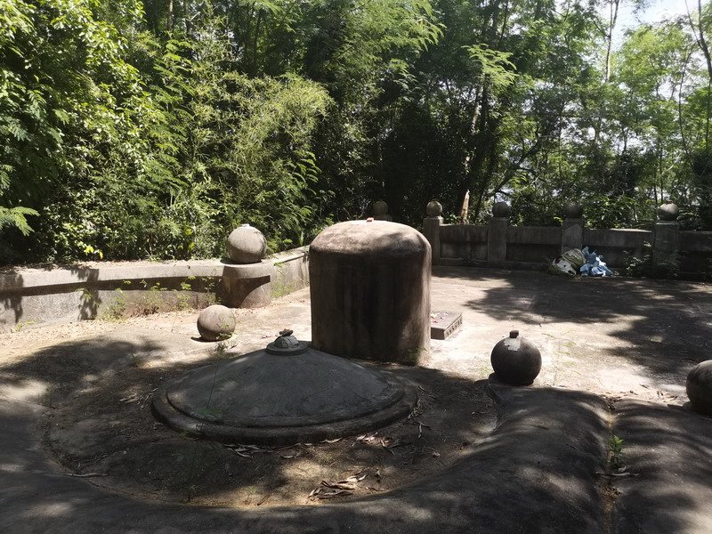湛江市湖光岩陈济棠夫妇墓